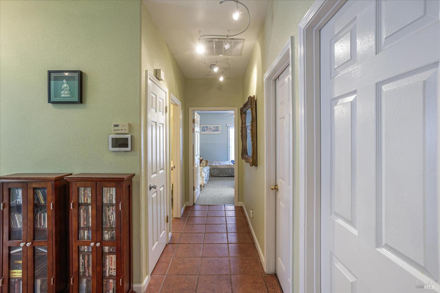 Detail Gallery Image 22 of 48 For 156 Hawkesbury Way, Vallejo,  CA 94591 - 5 Beds | 3/1 Baths