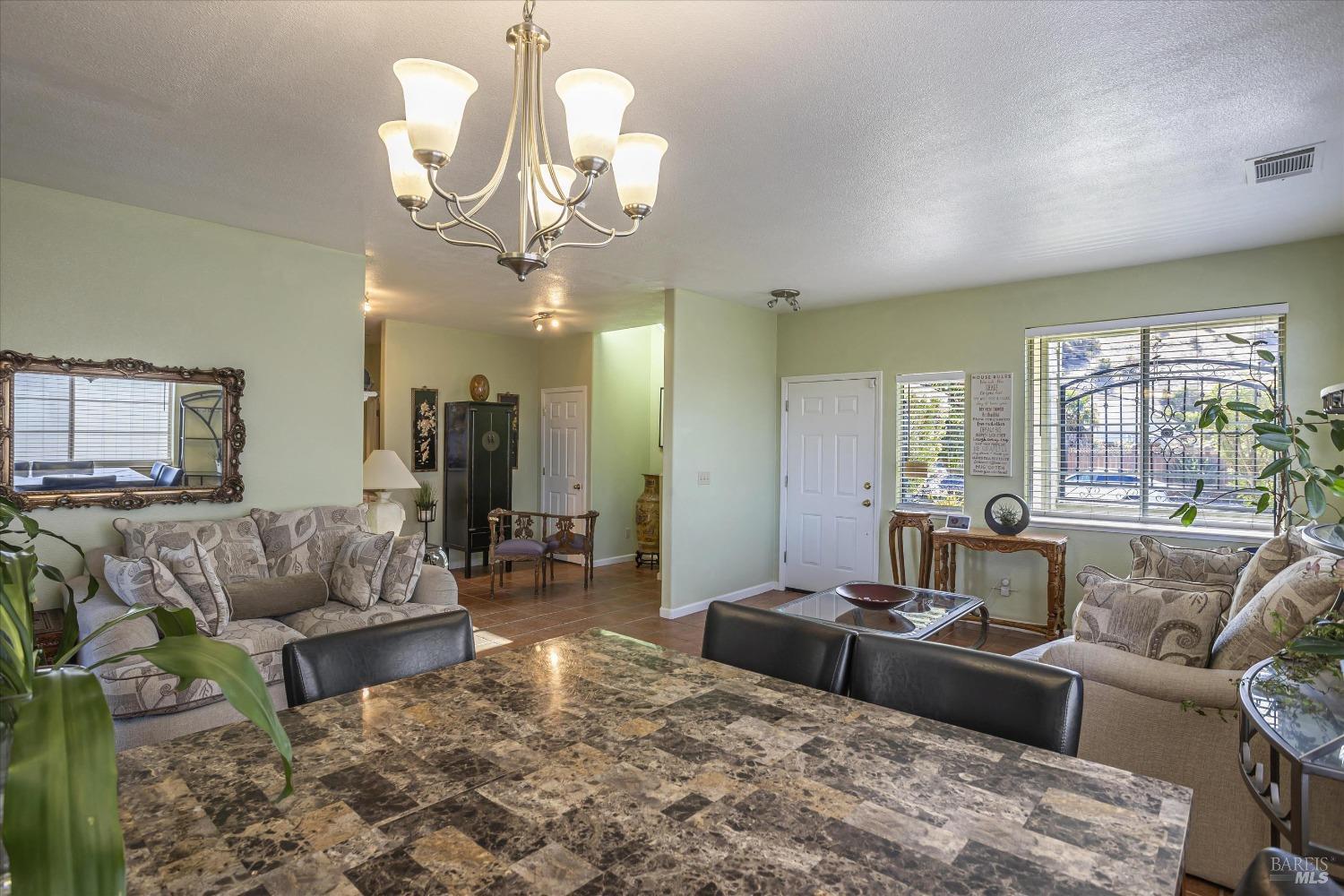 Detail Gallery Image 19 of 48 For 156 Hawkesbury Way, Vallejo,  CA 94591 - 5 Beds | 3/1 Baths