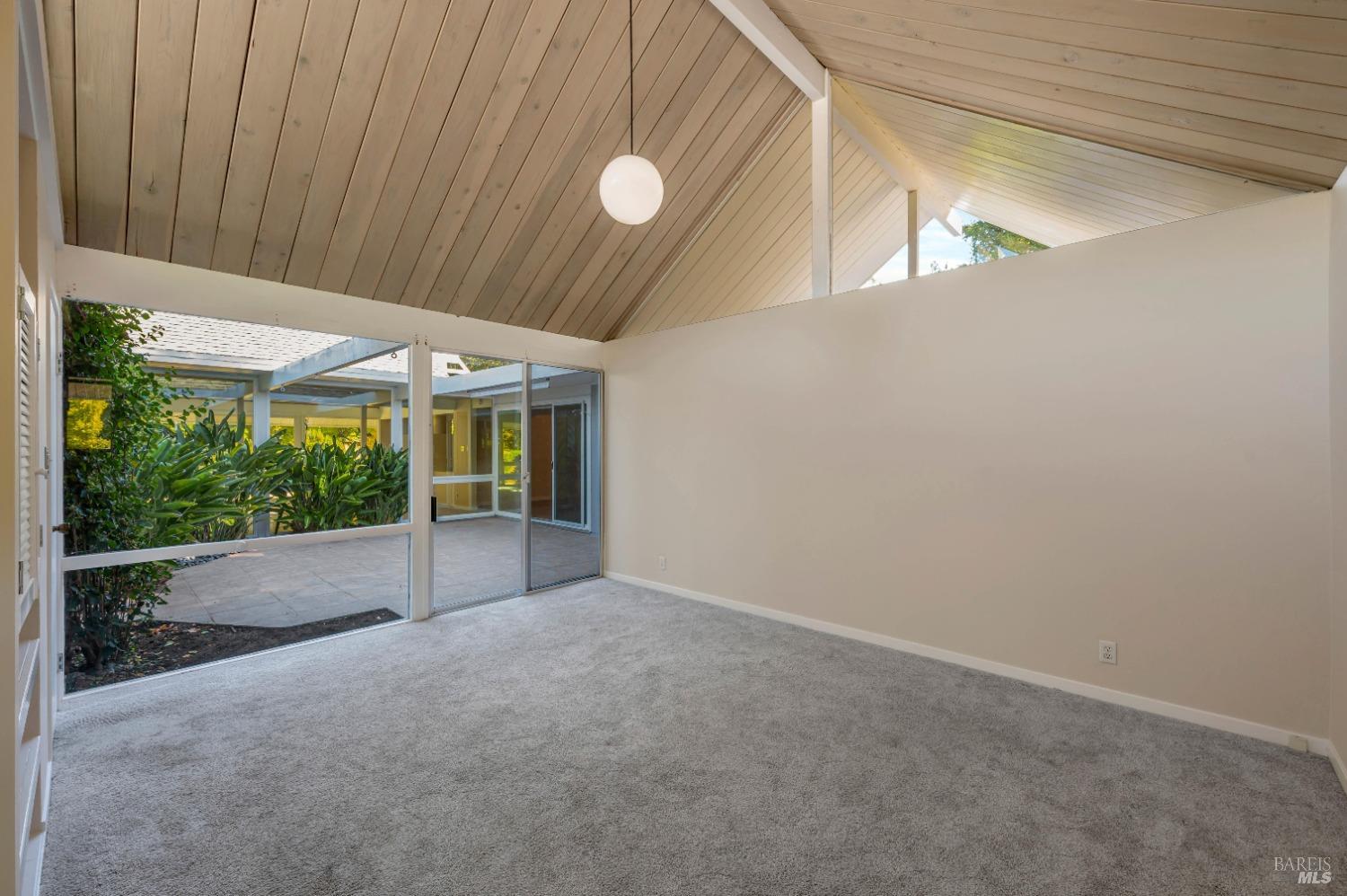 Detail Gallery Image 14 of 43 For 22 Catskill Ct, San Anselmo,  CA 94960 - 3 Beds | 2/1 Baths