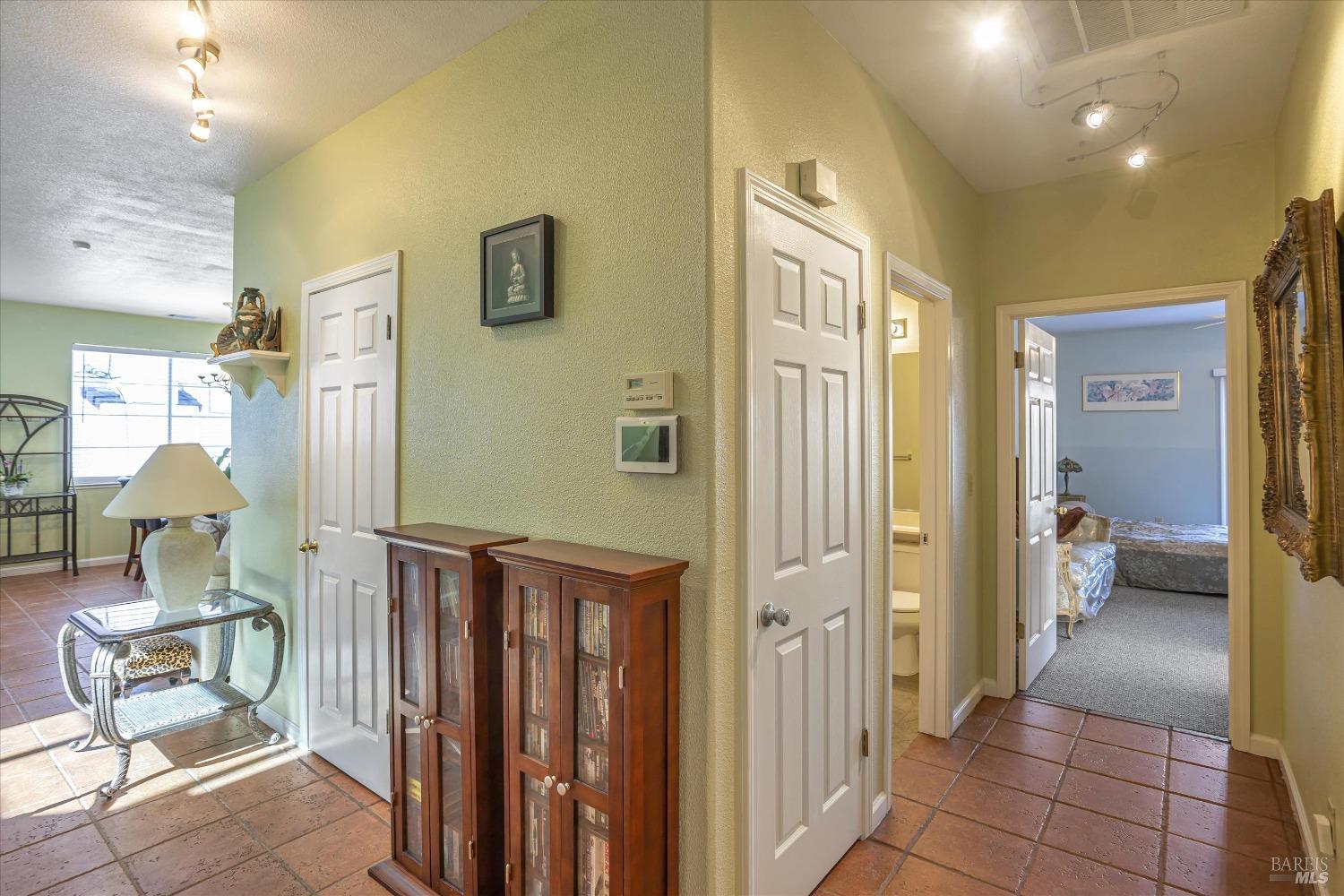 Detail Gallery Image 24 of 48 For 156 Hawkesbury Way, Vallejo,  CA 94591 - 5 Beds | 3/1 Baths