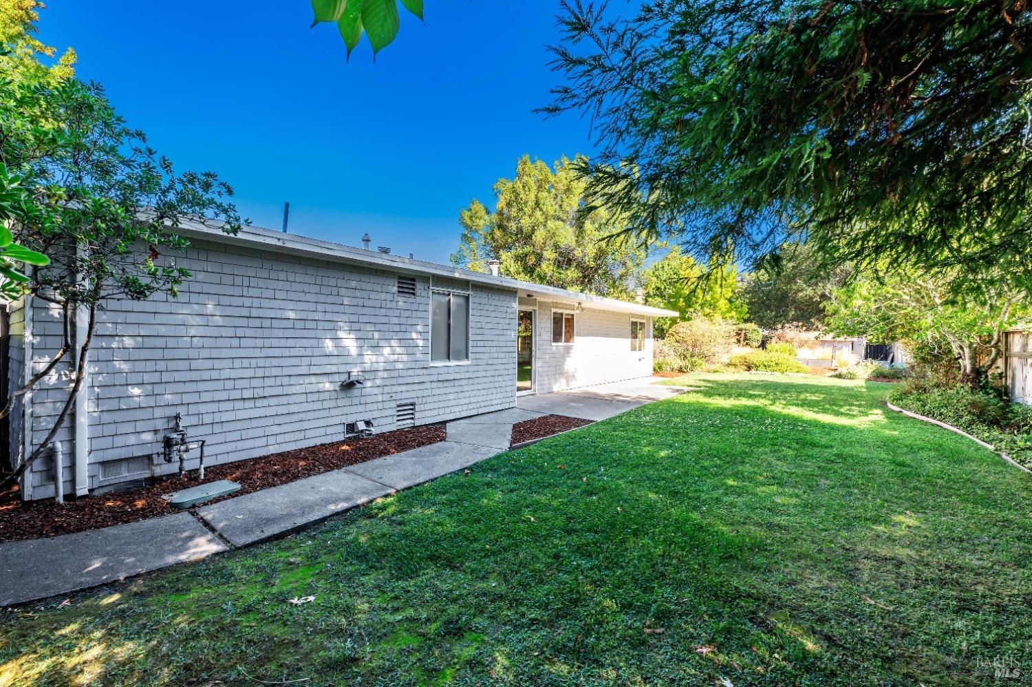 Detail Gallery Image 34 of 43 For 22 Catskill Ct, San Anselmo,  CA 94960 - 3 Beds | 2/1 Baths