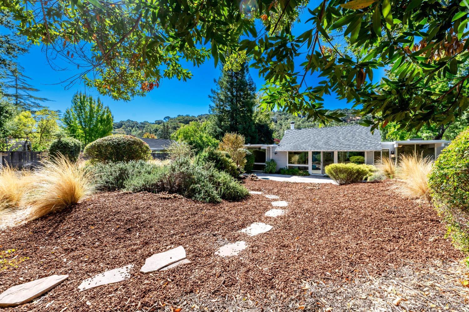 Detail Gallery Image 39 of 43 For 22 Catskill Ct, San Anselmo,  CA 94960 - 3 Beds | 2/1 Baths