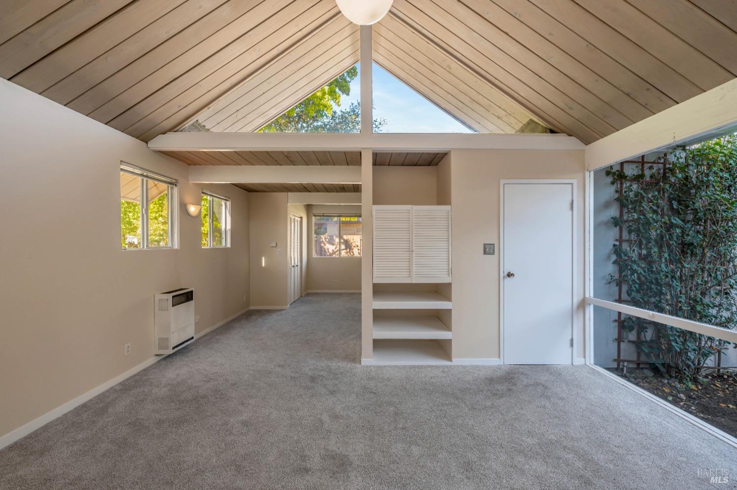 Detail Gallery Image 15 of 43 For 22 Catskill Ct, San Anselmo,  CA 94960 - 3 Beds | 2/1 Baths