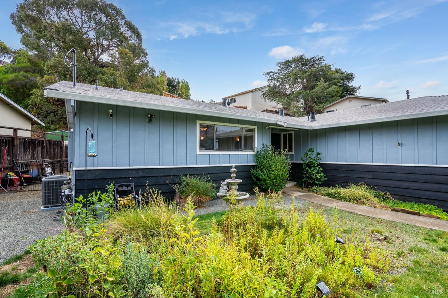 Detail Gallery Image 6 of 75 For 1404 Sherman Dr, Benicia,  CA 94510 - 3 Beds | 2 Baths