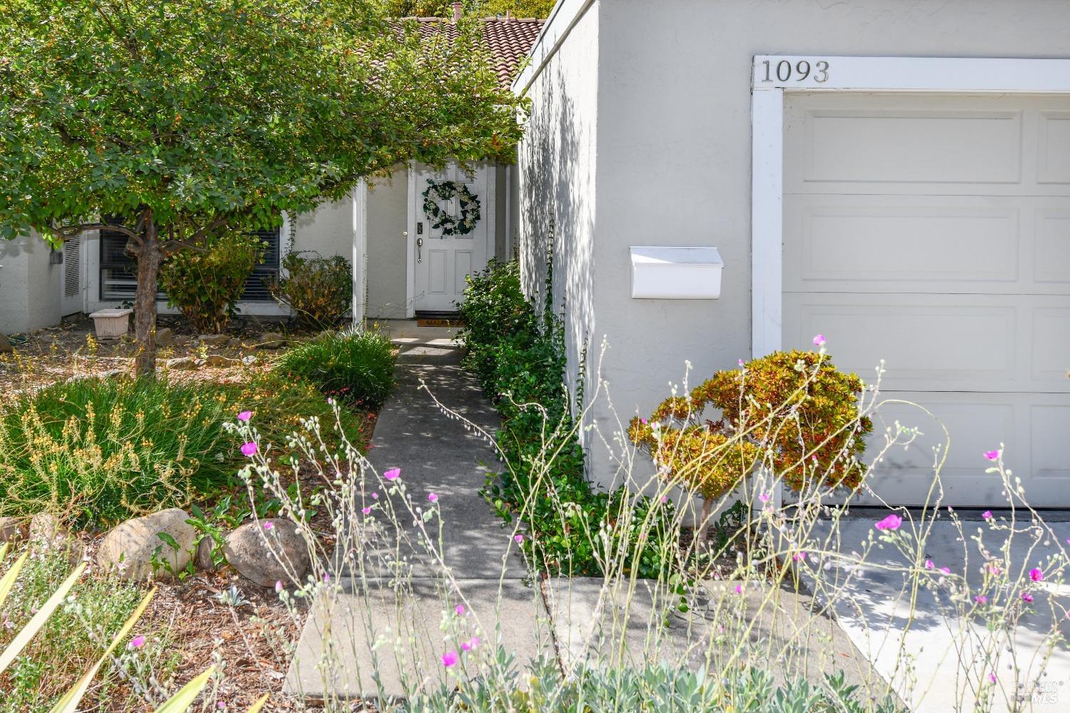 Detail Gallery Image 4 of 34 For 1093 Mariposa Ln, Saint Helena,  CA 94574 - 3 Beds | 2 Baths