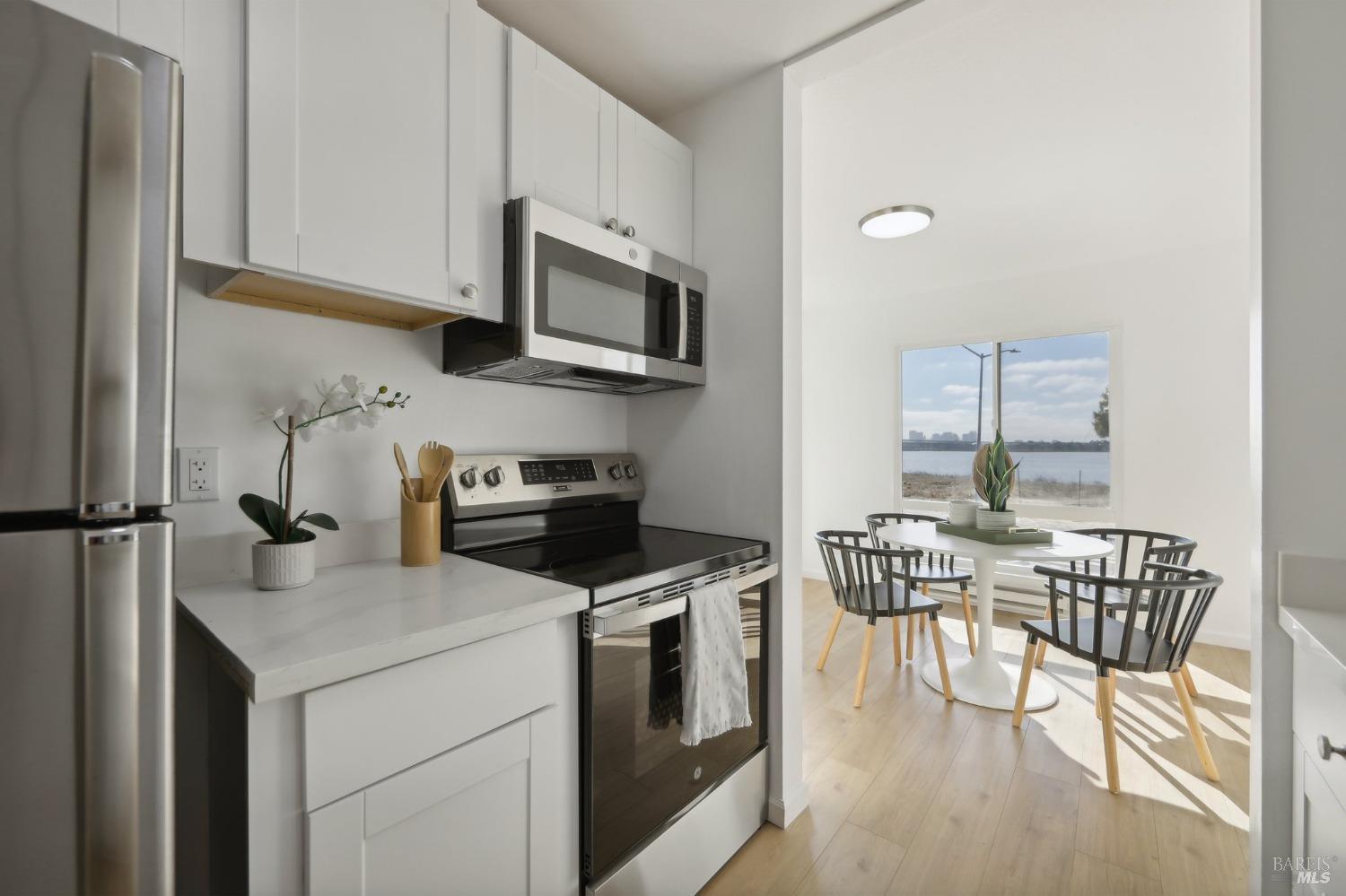 Detail Gallery Image 11 of 49 For 1 Captain Dr #D255,  Emeryville,  CA 94608 - 1 Beds | 1 Baths