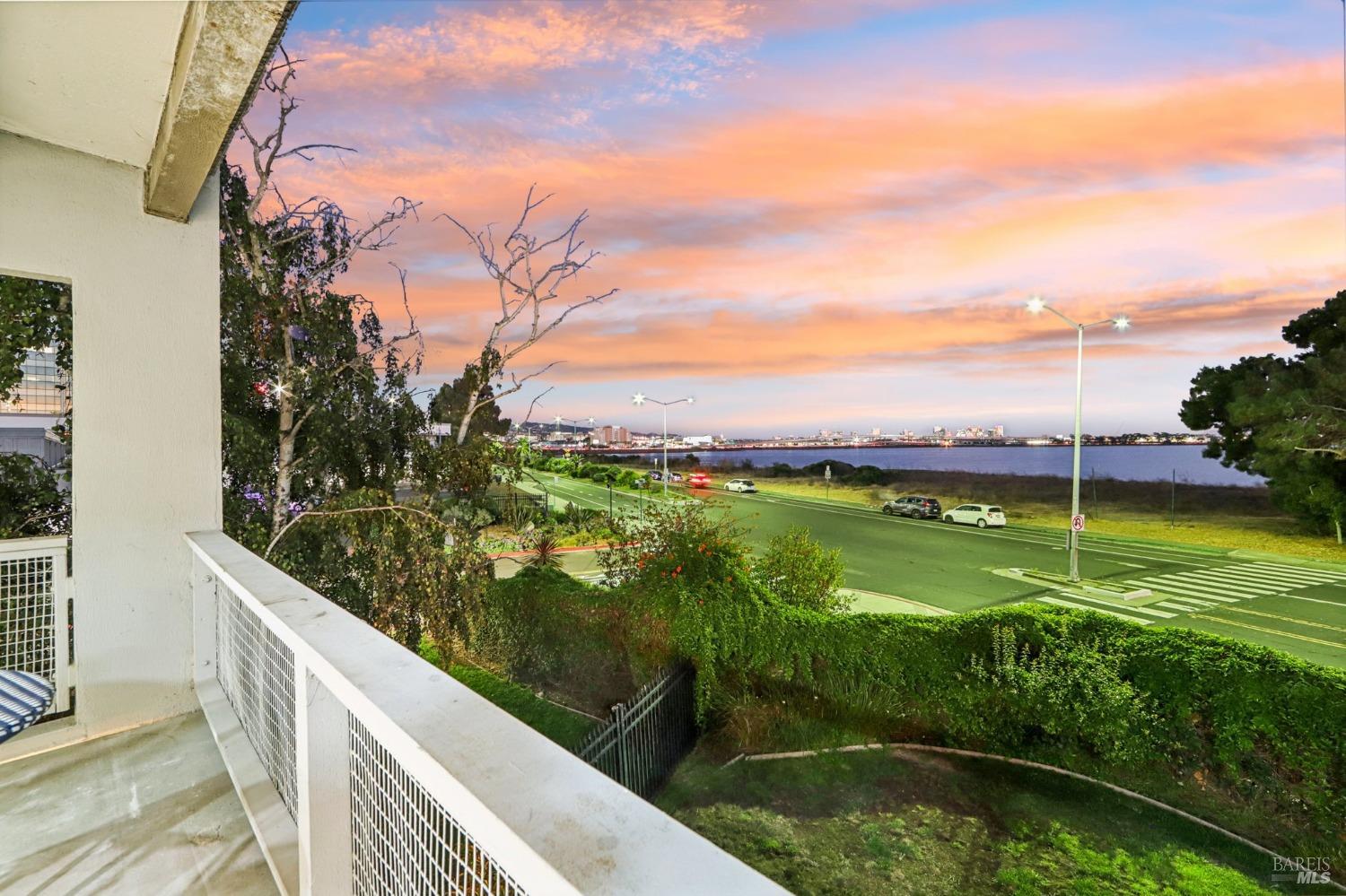 Detail Gallery Image 17 of 49 For 1 Captain Dr #D255,  Emeryville,  CA 94608 - 1 Beds | 1 Baths