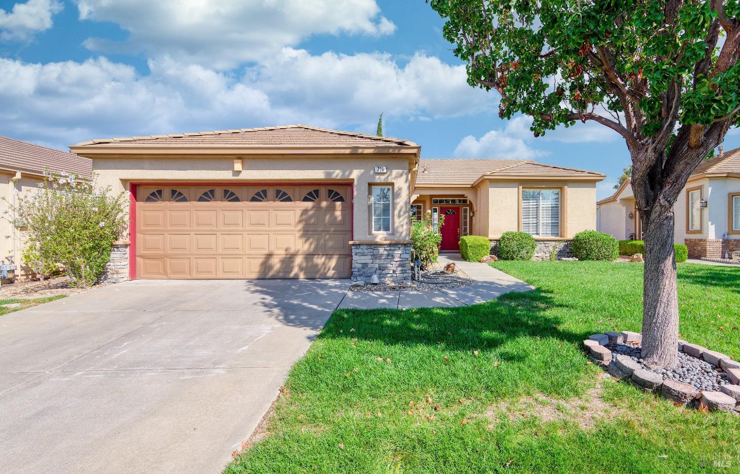 Detail Gallery Image 1 of 24 For 724 Cherry Hills Ln, Rio Vista,  CA 94571 - 2 Beds | 2 Baths