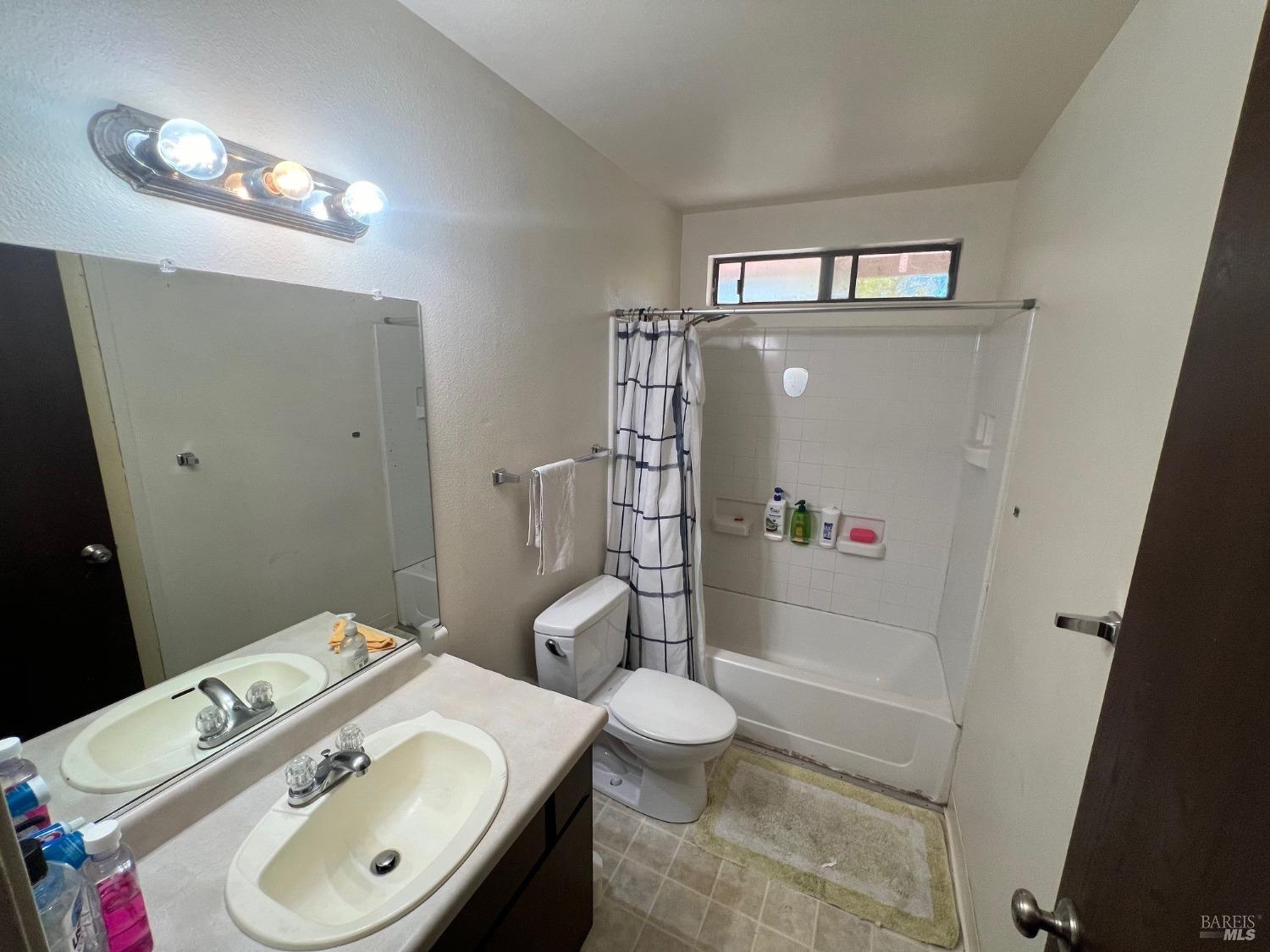 Detail Gallery Image 10 of 11 For 1583 Merritt Dr, Novato,  CA 94949 - 4 Beds | 2/2 Baths