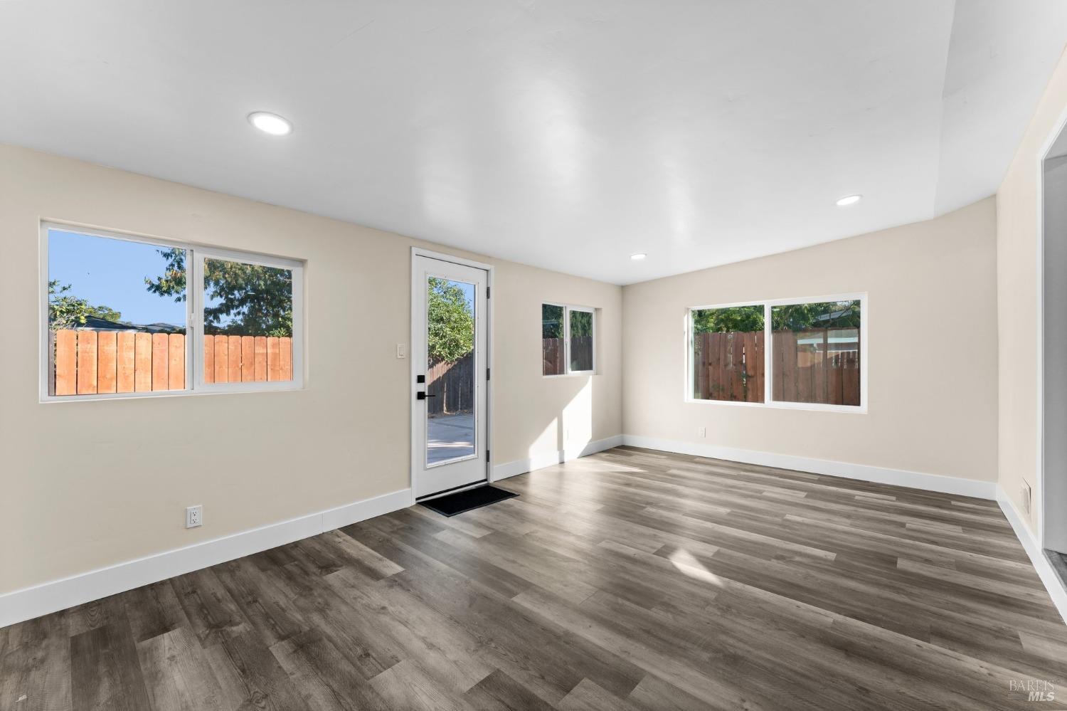 Detail Gallery Image 13 of 41 For 2509 Kennedy Way, Antioch,  CA 94509 - 3 Beds | 2 Baths