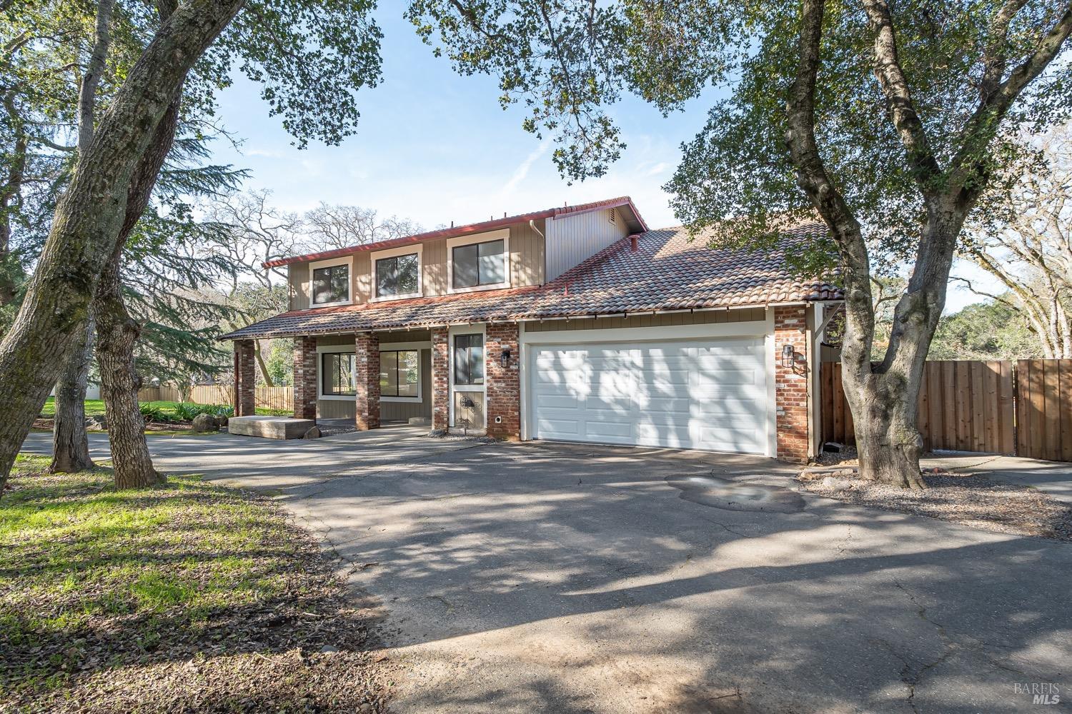 Detail Gallery Image 2 of 25 For 565 Wilson Ave, Novato,  CA 94947 - 5 Beds | 2/1 Baths