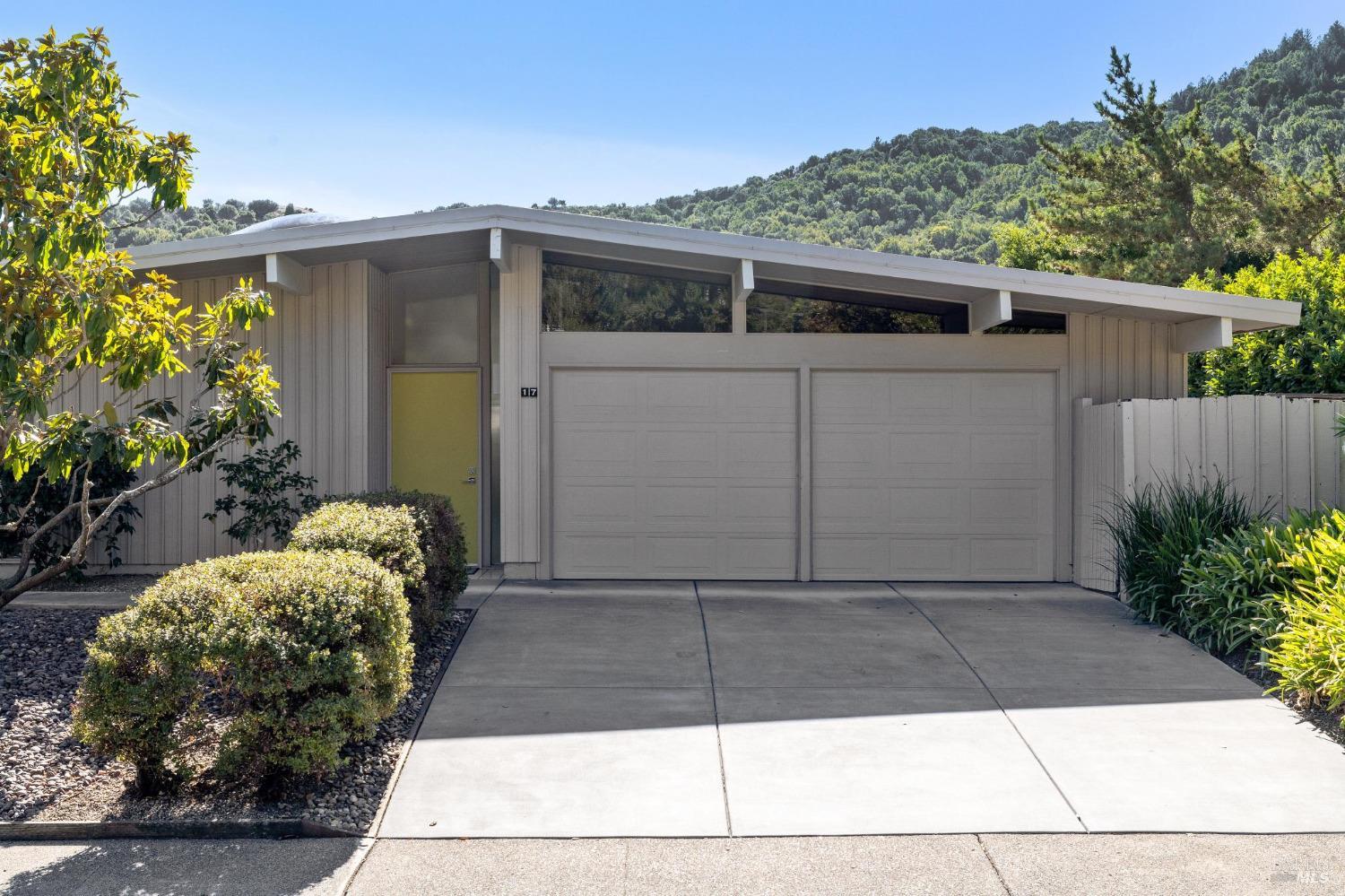 Detail Gallery Image 8 of 42 For 17 Mount Whitney Dr, San Rafael,  CA 94903 - 4 Beds | 2 Baths