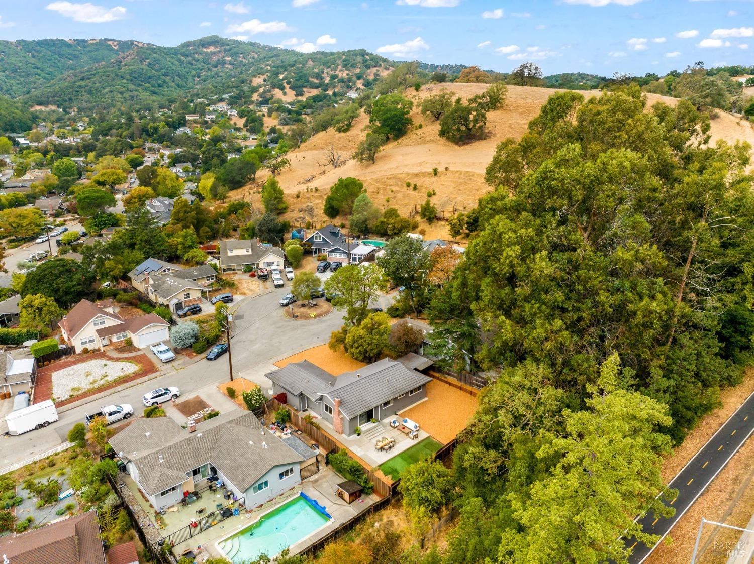 Detail Gallery Image 32 of 55 For 256 Adobestone Ct, San Rafael,  CA 94903 - 3 Beds | 2 Baths