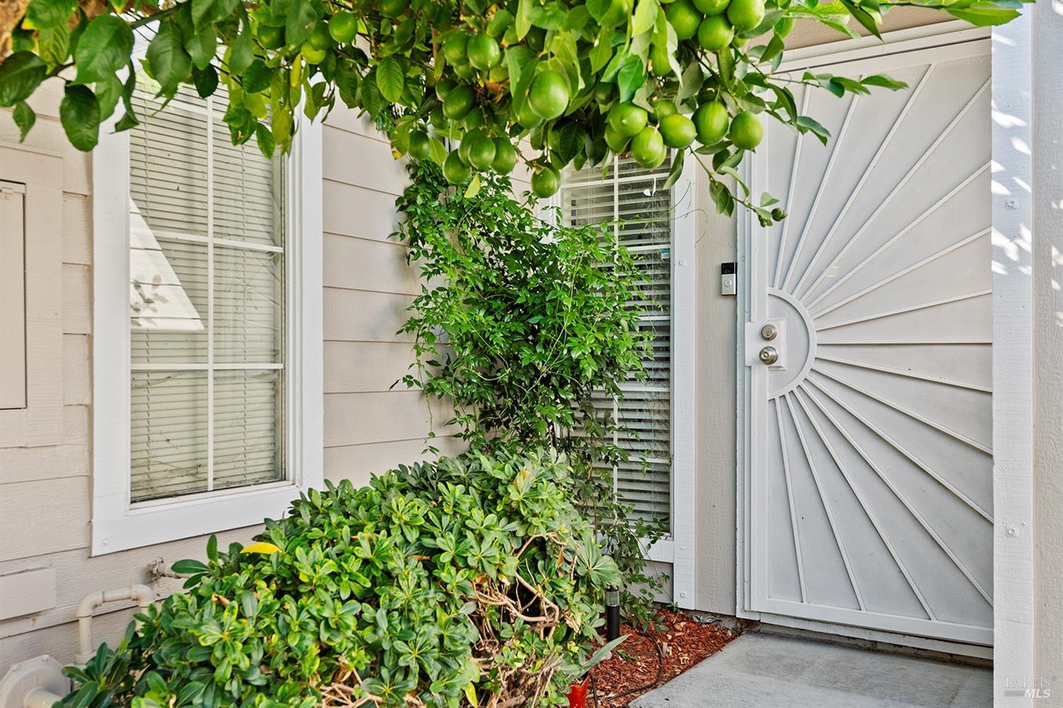 Detail Gallery Image 3 of 38 For 607 Spruce St, Santa Rosa,  CA 95407 - 2 Beds | 2/1 Baths