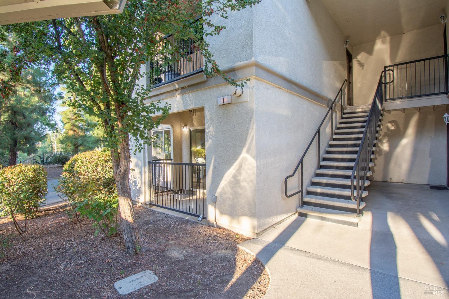 Detail Gallery Image 1 of 1 For 2001 Eastwood Dr #1,  Vacaville,  CA 95687 - 2 Beds | 1 Baths