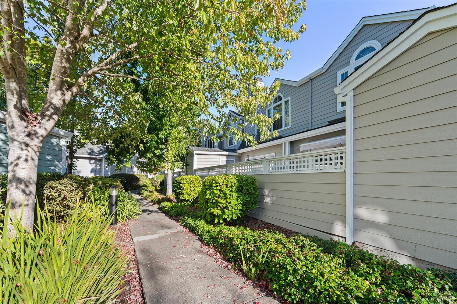 Detail Gallery Image 32 of 38 For 607 Spruce St, Santa Rosa,  CA 95407 - 2 Beds | 2/1 Baths