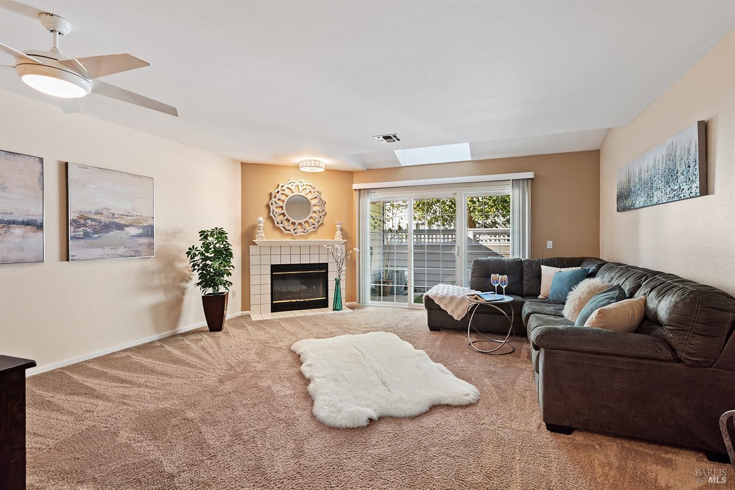 Detail Gallery Image 12 of 38 For 607 Spruce St, Santa Rosa,  CA 95407 - 2 Beds | 2/1 Baths