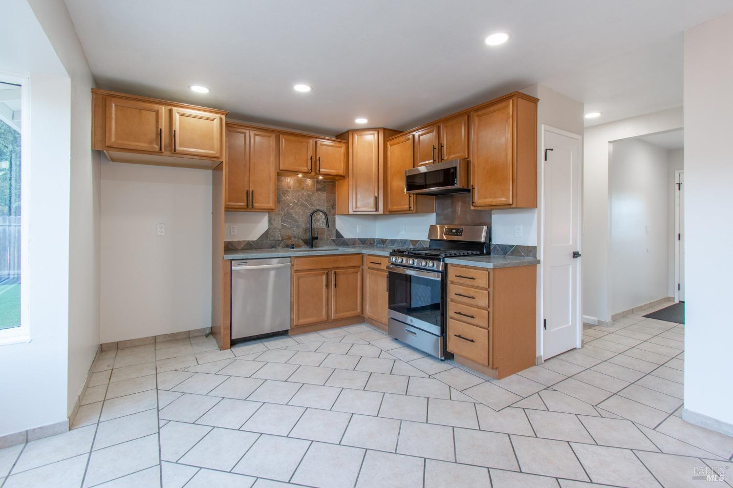 Detail Gallery Image 10 of 32 For 606 White Wing Ct, Suisun City,  CA 94585 - 3 Beds | 2 Baths