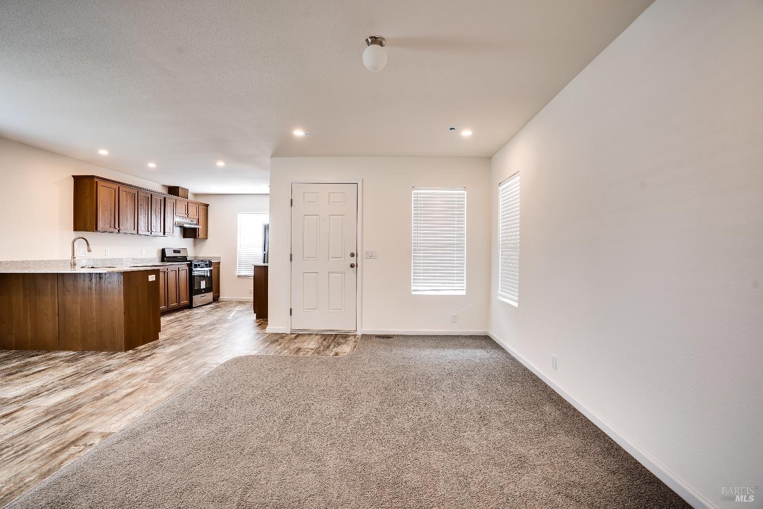 Detail Gallery Image 14 of 30 For 425 W Sierra Ave 9, Cotati,  CA 94931 - 3 Beds | 2 Baths