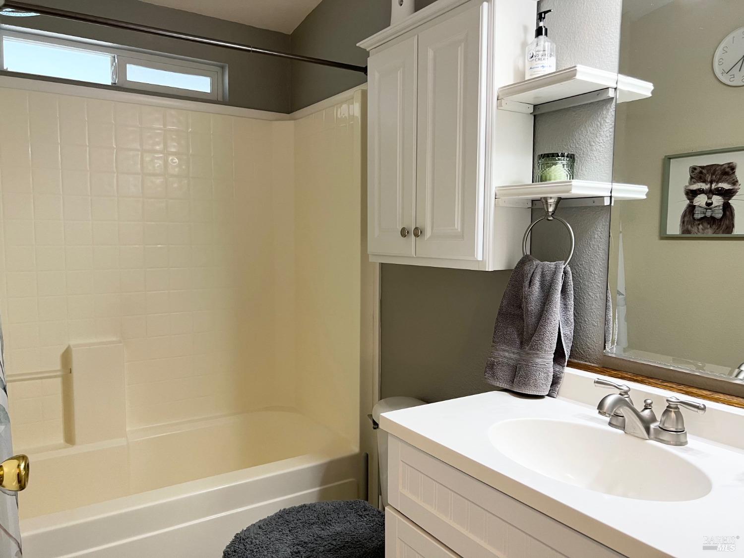 Detail Gallery Image 11 of 19 For 42 Leisure Park Cir, Santa Rosa,  CA 95401 - 3 Beds | 2 Baths