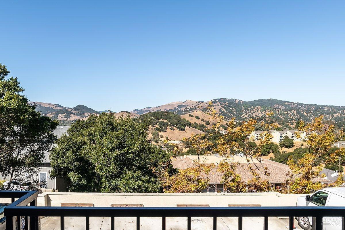 Detail Gallery Image 1 of 17 For 260 Channing Way #9,  San Rafael,  CA 94903 - 2 Beds | 2 Baths