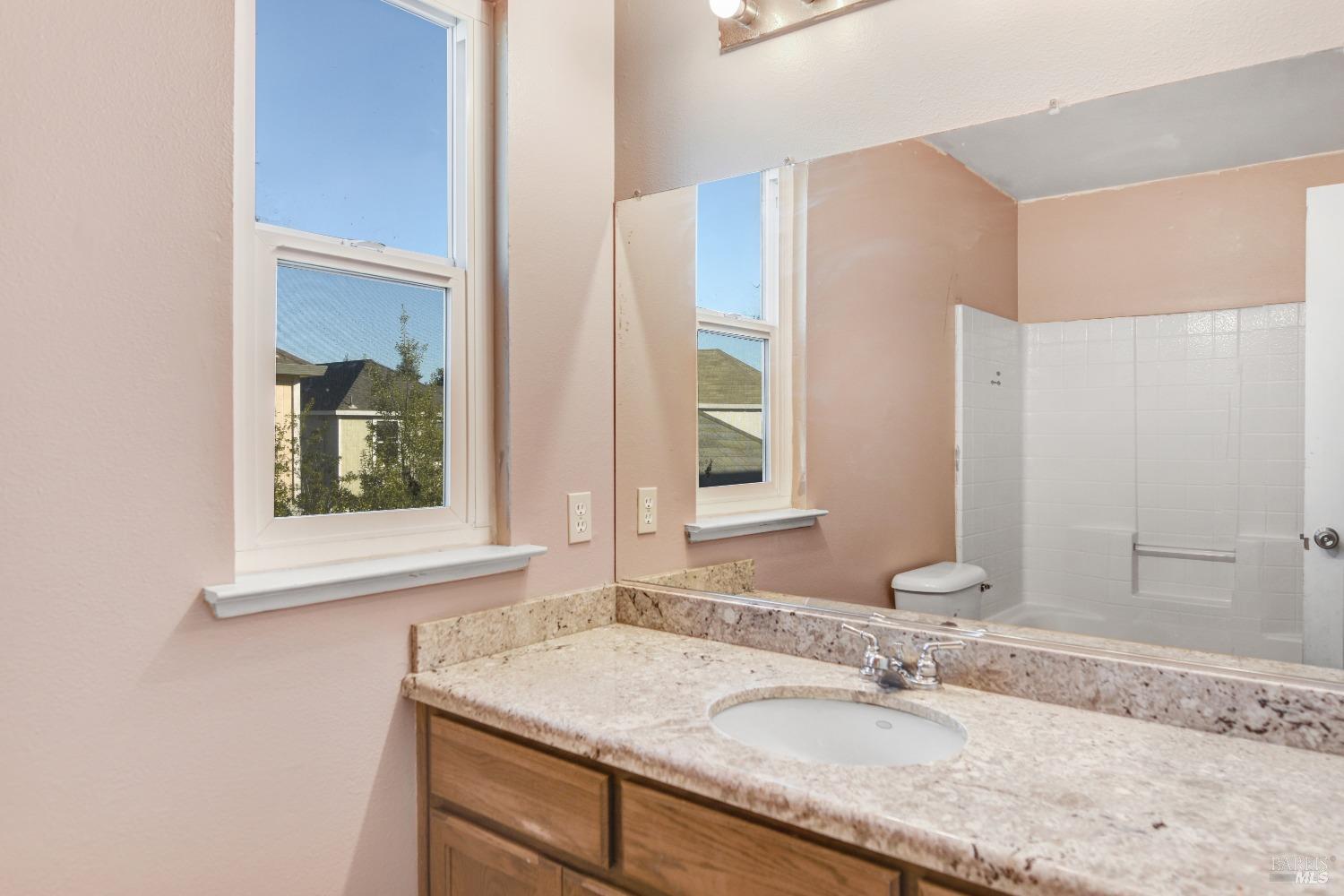 Detail Gallery Image 7 of 14 For 46 Peach Ct, Santa Rosa,  CA 95407 - 3 Beds | 2/1 Baths