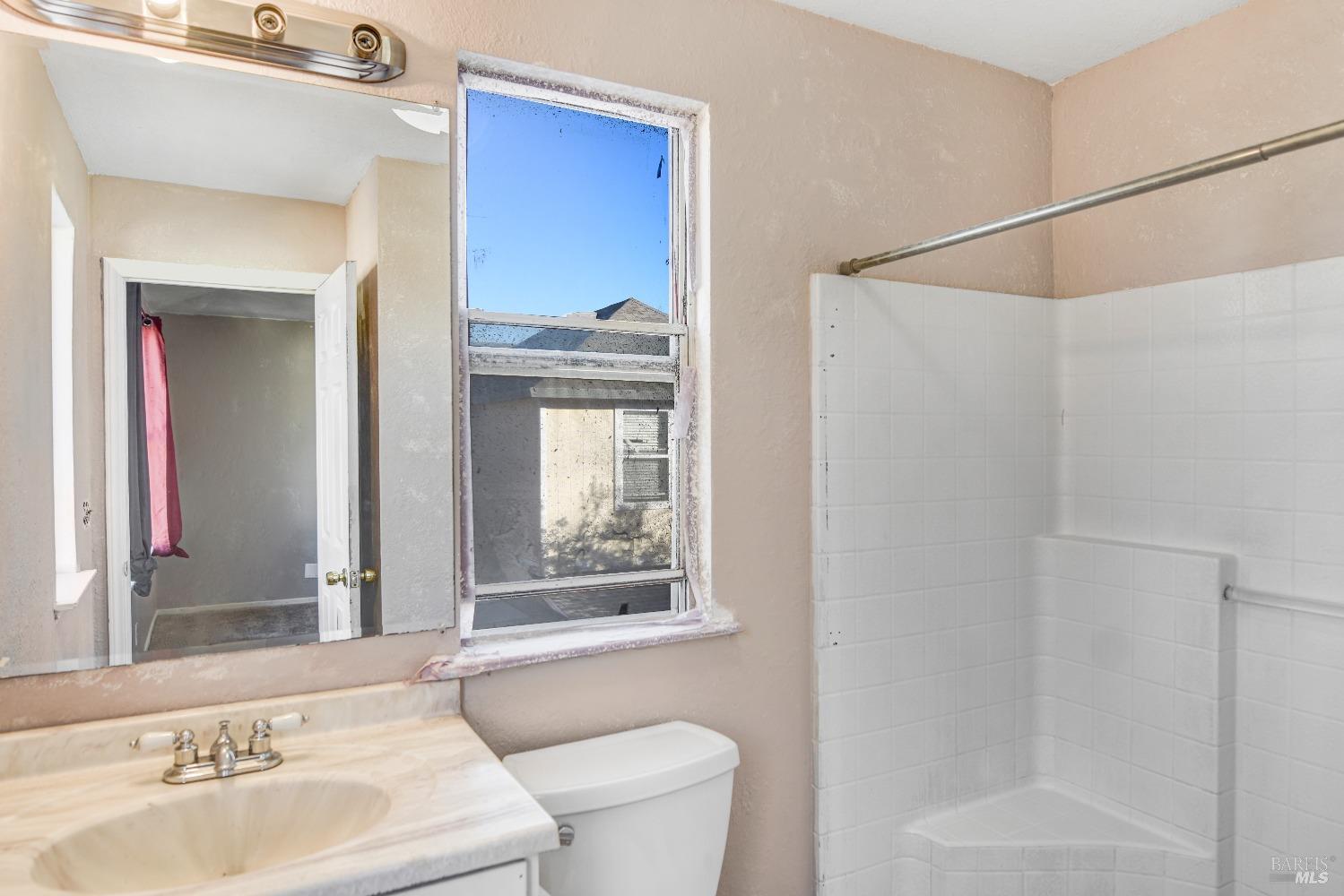 Detail Gallery Image 4 of 14 For 46 Peach Ct, Santa Rosa,  CA 95407 - 3 Beds | 2/1 Baths