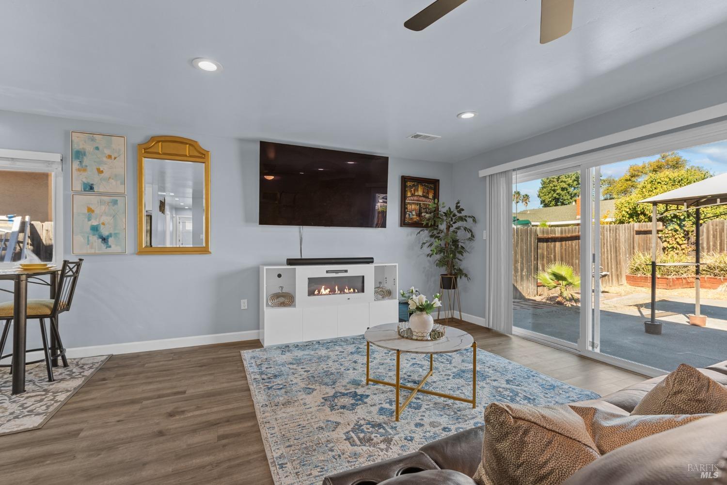 Detail Gallery Image 13 of 36 For 410 Begonia Blvd, Fairfield,  CA 94533 - 3 Beds | 2 Baths