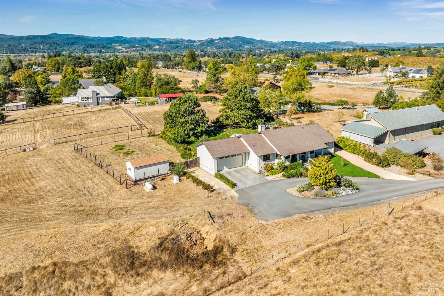 Detail Gallery Image 32 of 37 For 1096 Red Tail Rd, Healdsburg,  CA 95448 - 3 Beds | 2 Baths