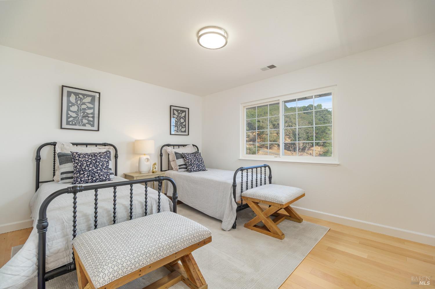 Detail Gallery Image 15 of 29 For 15 Atherton Oaks Dr, Novato,  CA 94945 - 4 Beds | 2/1 Baths