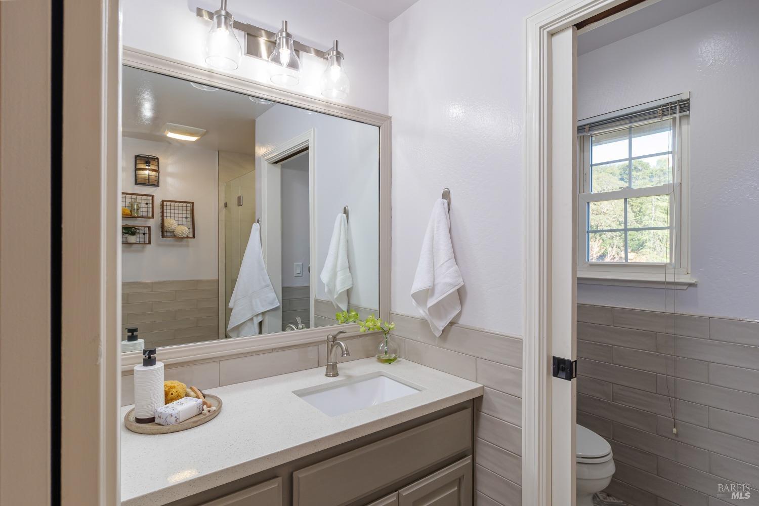 Detail Gallery Image 17 of 29 For 15 Atherton Oaks Dr, Novato,  CA 94945 - 4 Beds | 2/1 Baths