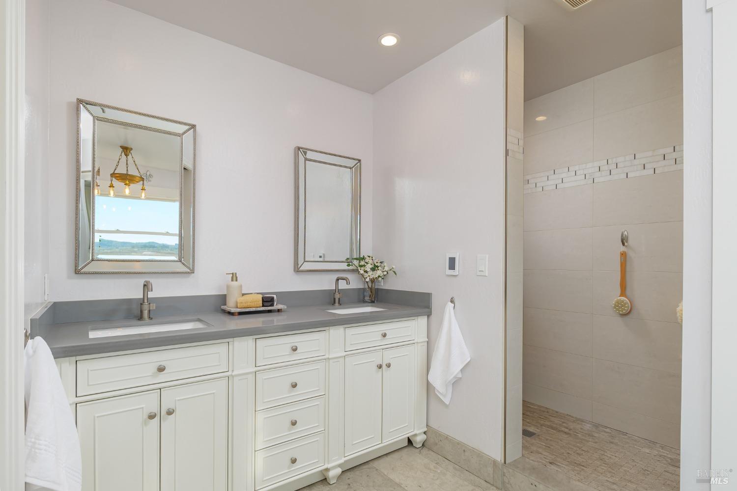 Detail Gallery Image 11 of 29 For 15 Atherton Oaks Dr, Novato,  CA 94945 - 4 Beds | 2/1 Baths