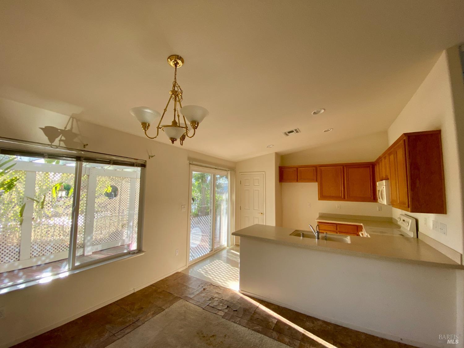 Detail Gallery Image 15 of 25 For 404 Brockton Pl, Rio Vista,  CA 94571 - 2 Beds | 2 Baths