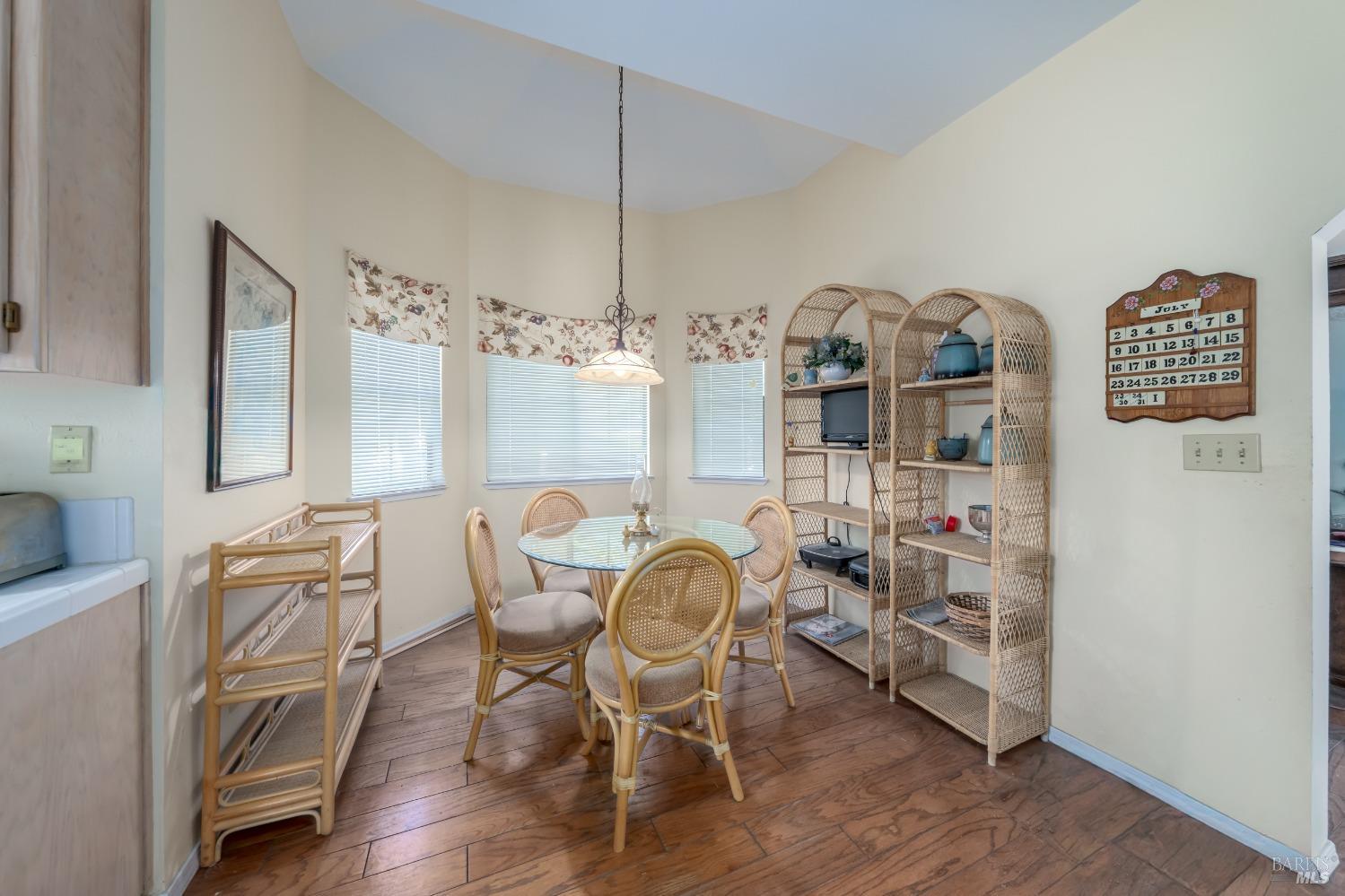 Detail Gallery Image 10 of 45 For 19657 Powder Horn Rd, Hidden Valley Lake,  CA 95467 - 3 Beds | 2 Baths