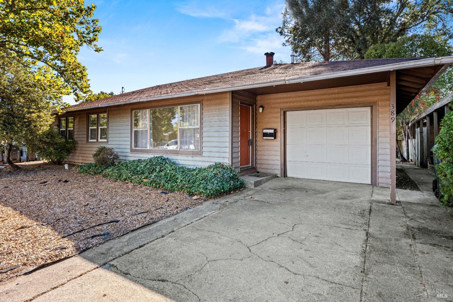 Detail Gallery Image 1 of 13 For 389 Hillcrest Ave, Ukiah,  CA 95482 - 3 Beds | 1 Baths