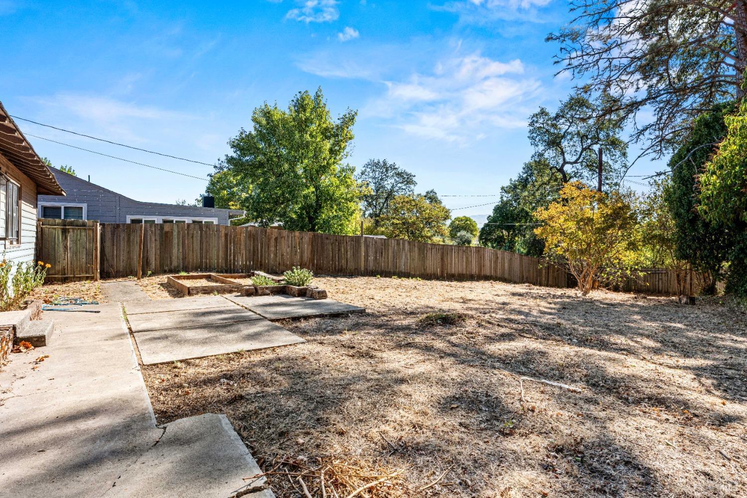 Detail Gallery Image 12 of 13 For 389 Hillcrest Ave, Ukiah,  CA 95482 - 3 Beds | 1 Baths