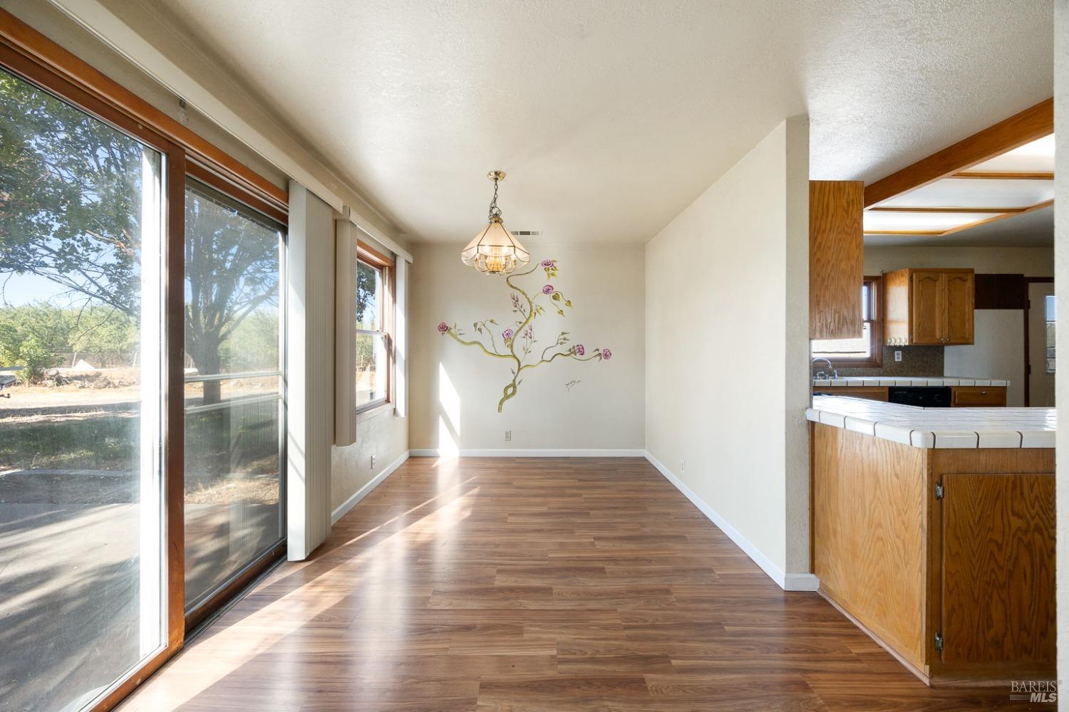 Detail Gallery Image 7 of 43 For 5779 Dixon Ave, Dixon,  CA 95620 - 4 Beds | 2/1 Baths