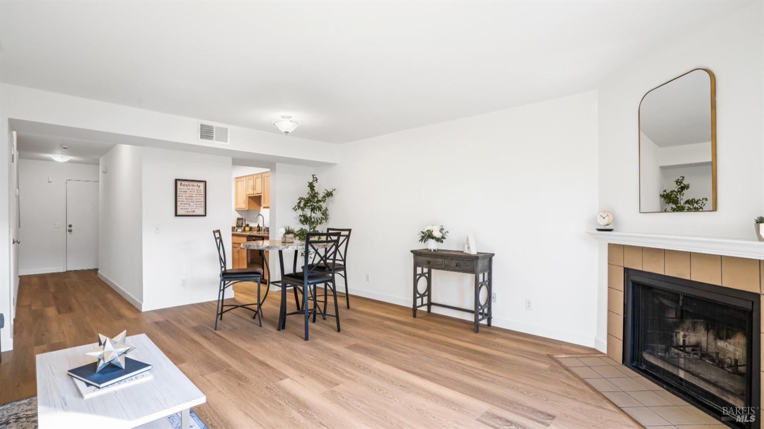 Detail Gallery Image 6 of 37 For 326 Tabor Ave, Fairfield,  CA 94533 - 2 Beds | 2/1 Baths