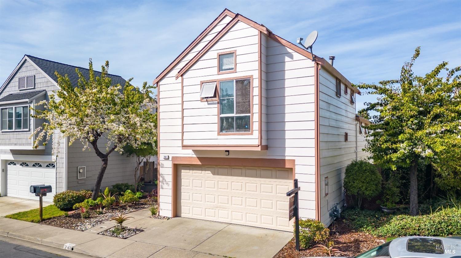 Detail Gallery Image 1 of 34 For 240 Ruby Ln, Vallejo,  CA 94590 - 3 Beds | 2/1 Baths