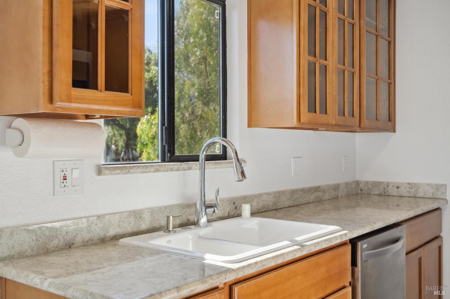 Detail Gallery Image 14 of 26 For 45 Wharf Cir, San Rafael,  CA 94903 - 2 Beds | 1 Baths