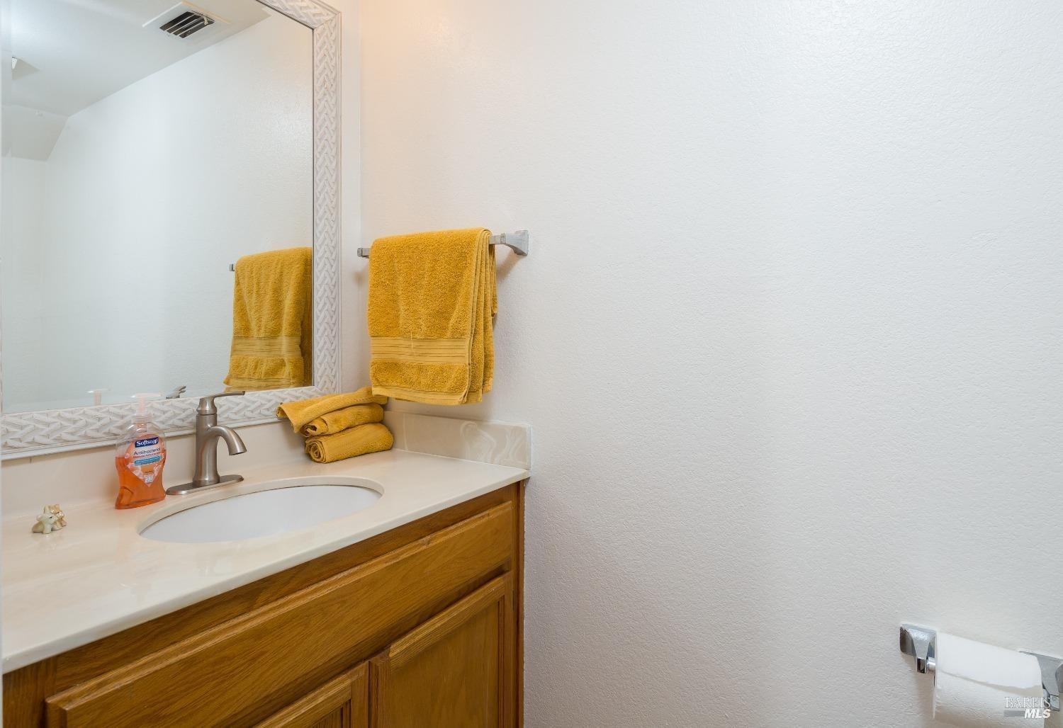 Detail Gallery Image 17 of 34 For 240 Ruby Ln, Vallejo,  CA 94590 - 3 Beds | 2/1 Baths