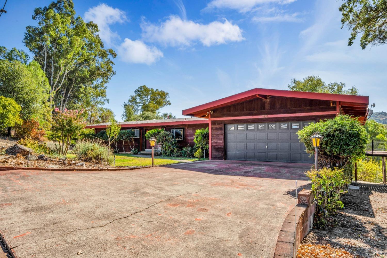 Detail Gallery Image 3 of 57 For 571 Riverside Dr, Ukiah,  CA 95482 - 4 Beds | 3 Baths