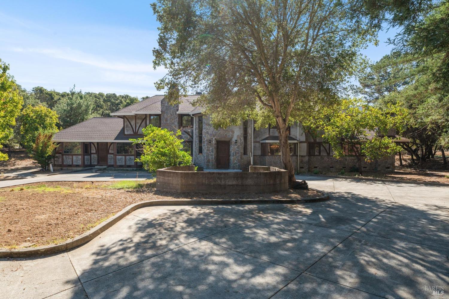 Detail Gallery Image 5 of 82 For 1975 Indian Valley Rd, Novato,  CA 94947 - 6 Beds | 3/2 Baths