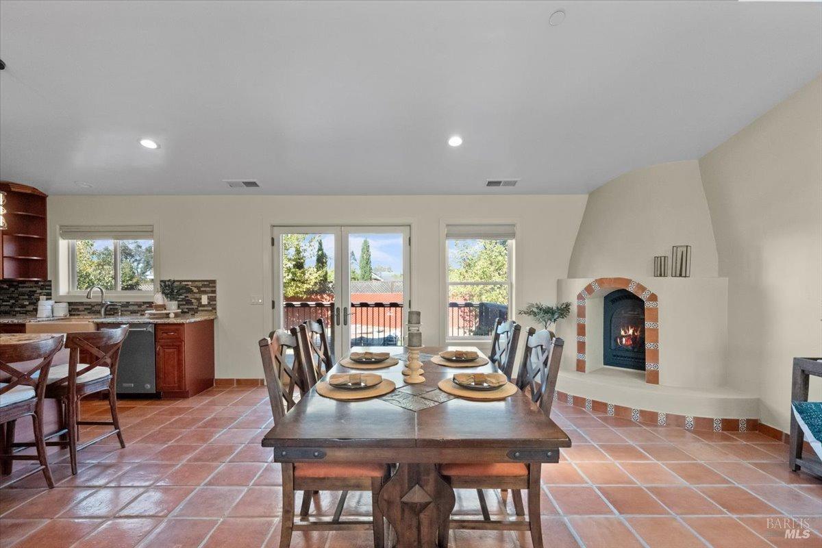 Detail Gallery Image 13 of 63 For 1965 Dennis Ln, Santa Rosa,  CA 95403 - 3 Beds | 2 Baths