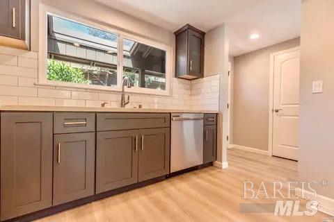 Detail Gallery Image 7 of 26 For 3 Oak Forest Ln, Santa Rosa,  CA 95409 - 2 Beds | 2 Baths