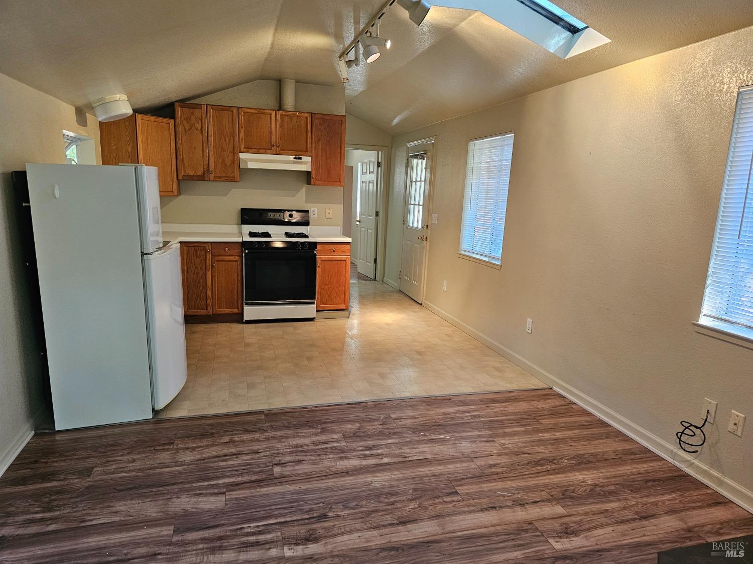 Detail Gallery Image 4 of 6 For 1515 Warm Springs Rd #3,  Glen Ellen,  CA 95442 - 1 Beds | 1 Baths