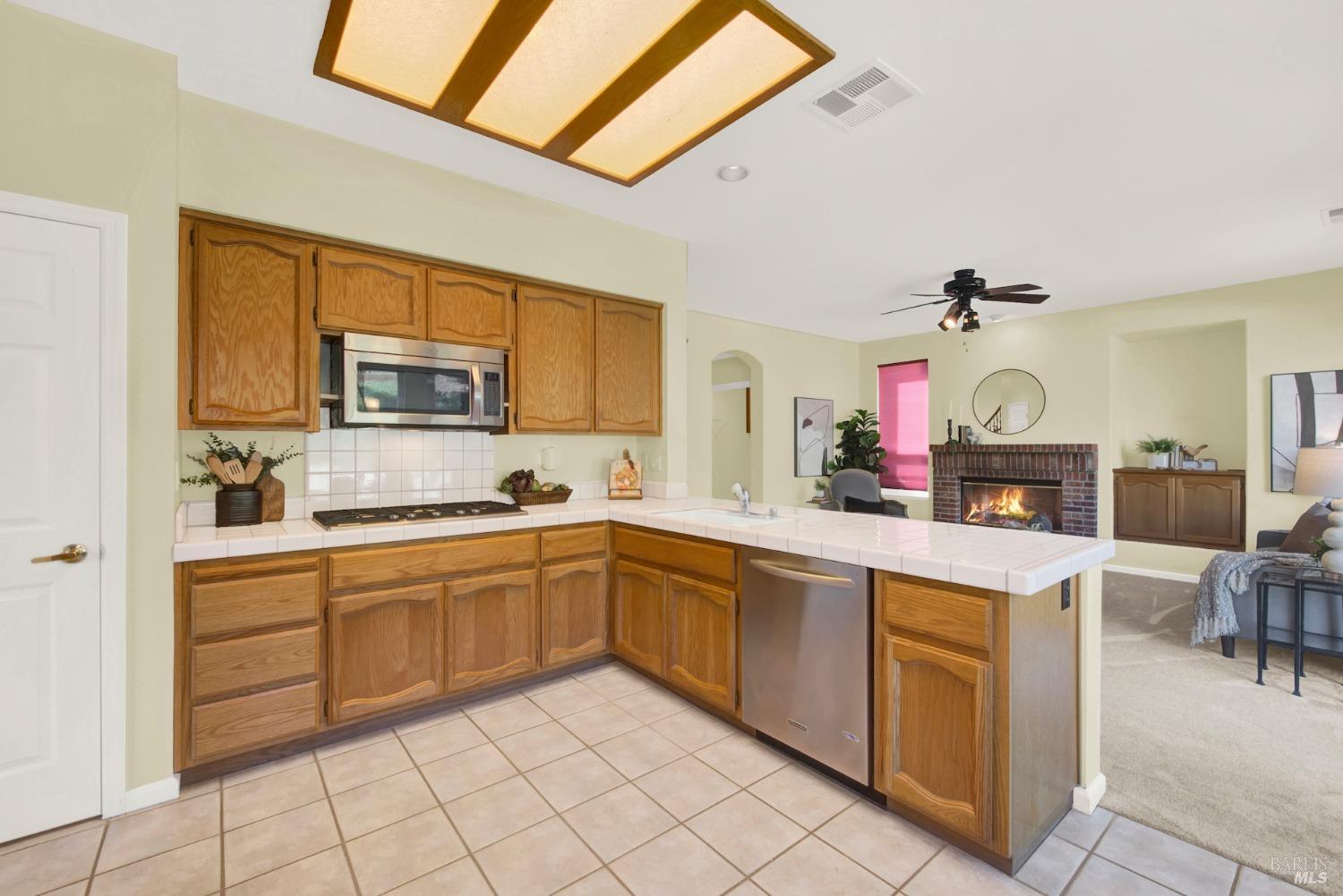 Detail Gallery Image 21 of 71 For 3833 Rollingwood Dr, Fairfield,  CA 94534 - 4 Beds | 2/1 Baths