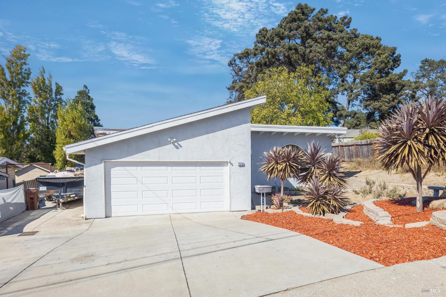 Detail Gallery Image 1 of 33 For 2525 Kavanagh Rd, San Pablo,  CA 94806 - 4 Beds | 2 Baths