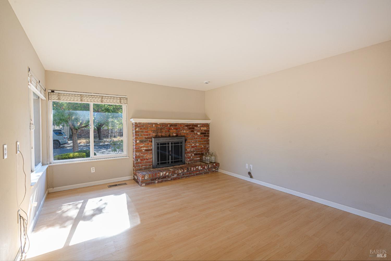 Detail Gallery Image 5 of 52 For 2711 Wawona Ct, Santa Rosa,  CA 95405 - 3 Beds | 2 Baths