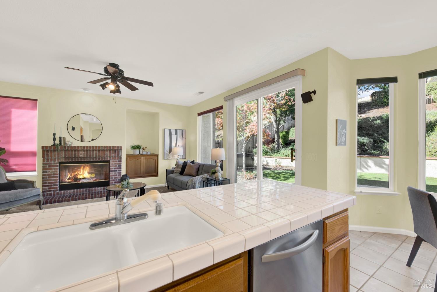 Detail Gallery Image 25 of 71 For 3833 Rollingwood Dr, Fairfield,  CA 94534 - 4 Beds | 2/1 Baths